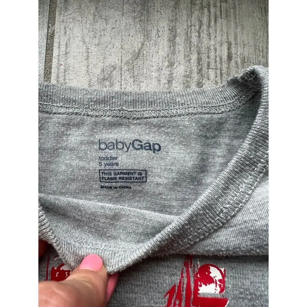 Baby Gap Toddler Boys 2 Piece Pajama Set Pjs Firefighter Firetruck Cotton 5T 5.